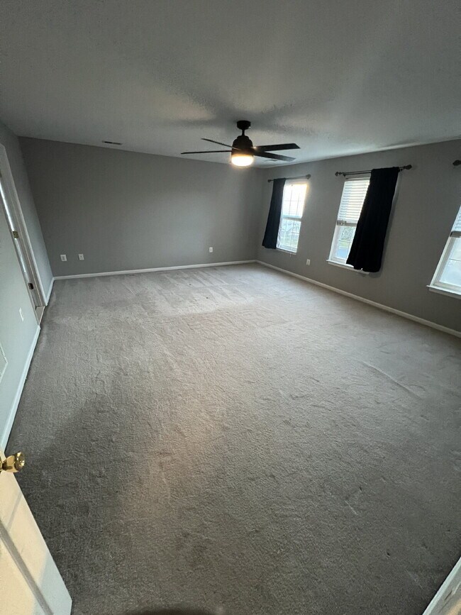 Building Photo - Move-in Special: HALF OFF off of the first...