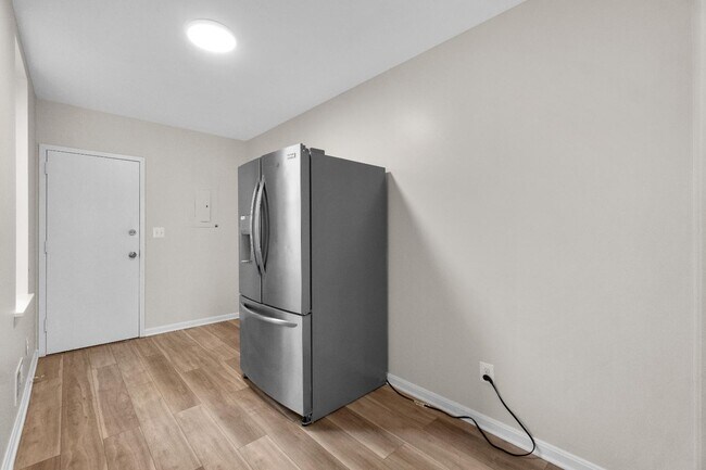 Building Photo - 418 N Collington Ave