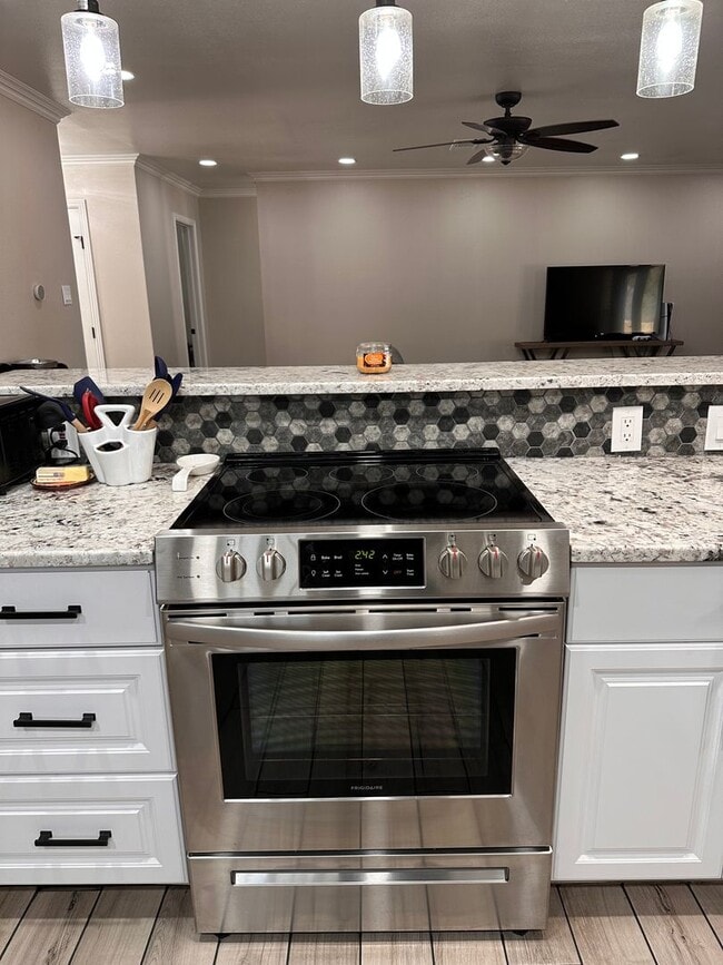 Building Photo - Beautiful fully furnished home with many leasing options available! Contact our office for pricin...