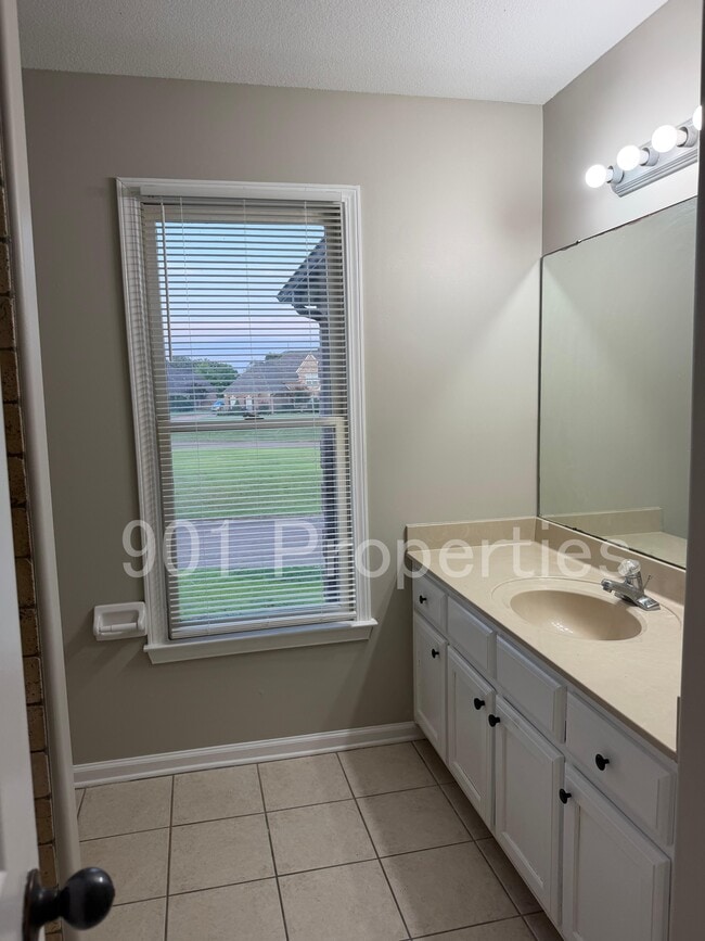 Building Photo - 3777 Pavilion Cir