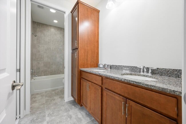 Building Photo - 5120 Willow Crk Dr