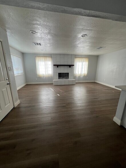 Building Photo - 15464 Pomona Rincon Rd