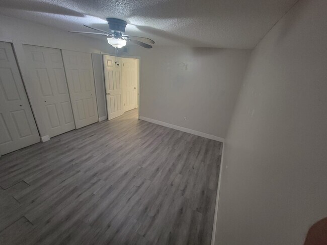 Building Photo - 1000 Lake of the Woods Blvd