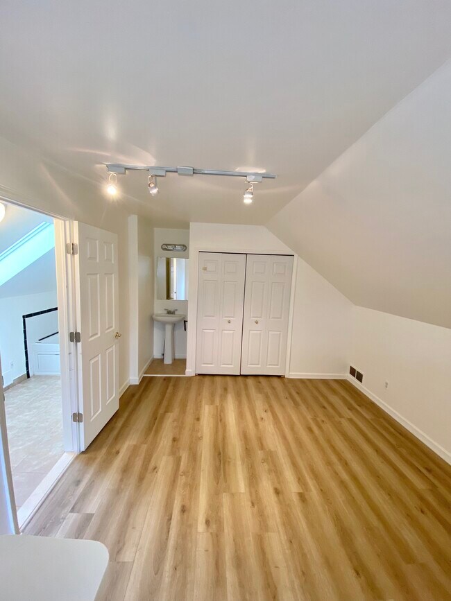 Building Photo - 1471 Bird Ave