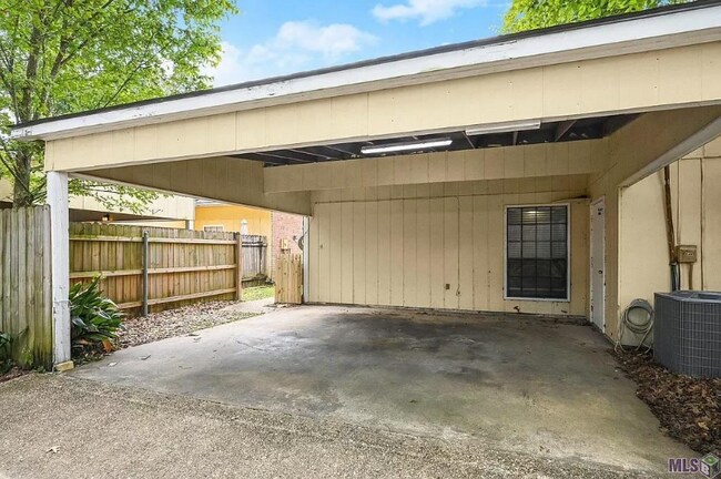 Building Photo - 5207 Cumberland Cove Dr