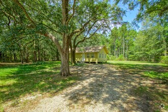 Building Photo - Wonderful single family home on 1 Acre for...