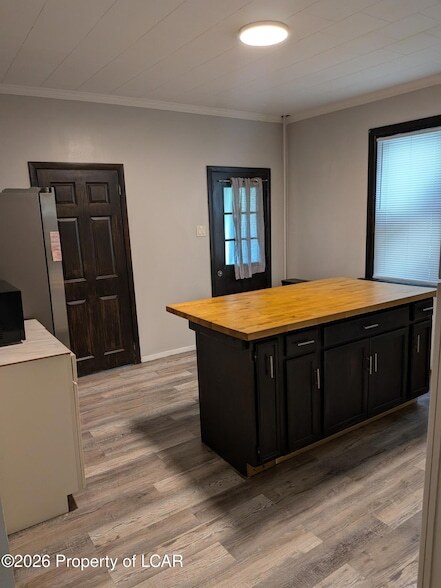 Building Photo - 203 Lyndwood Ave