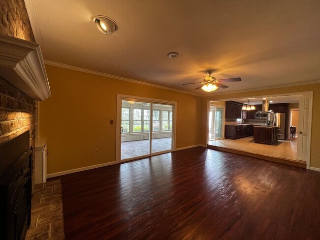 Building Photo - 75 Plymouth Cir