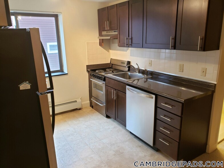 Building Photo - 9 Chester St