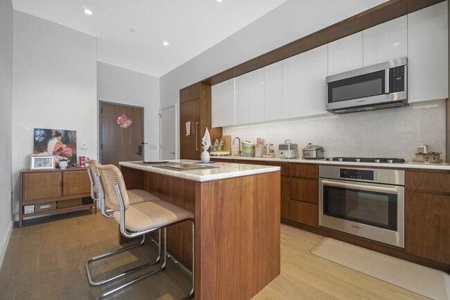 Building Photo - 75 Park Ln S