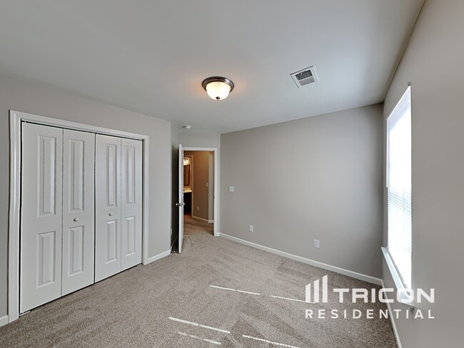 Building Photo - 413 Laurel Leaf Dr