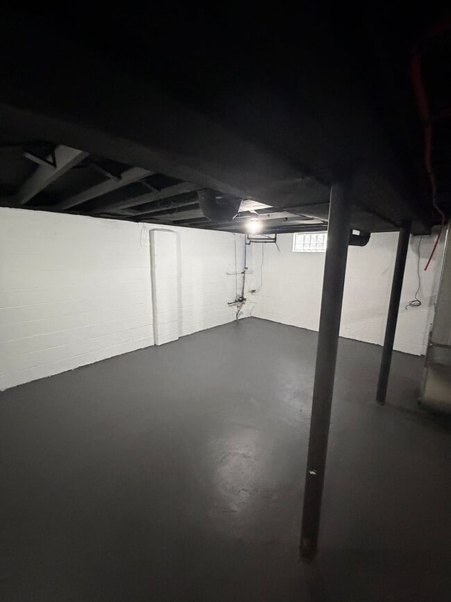 Building Photo - 3 bedroom Fully renovated Westside Bungalow