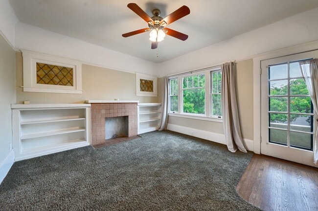 Building Photo - Charming Midtown 1-Bedroom Apartment with ...