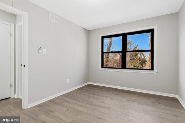 Building Photo - 4970 Just St NE