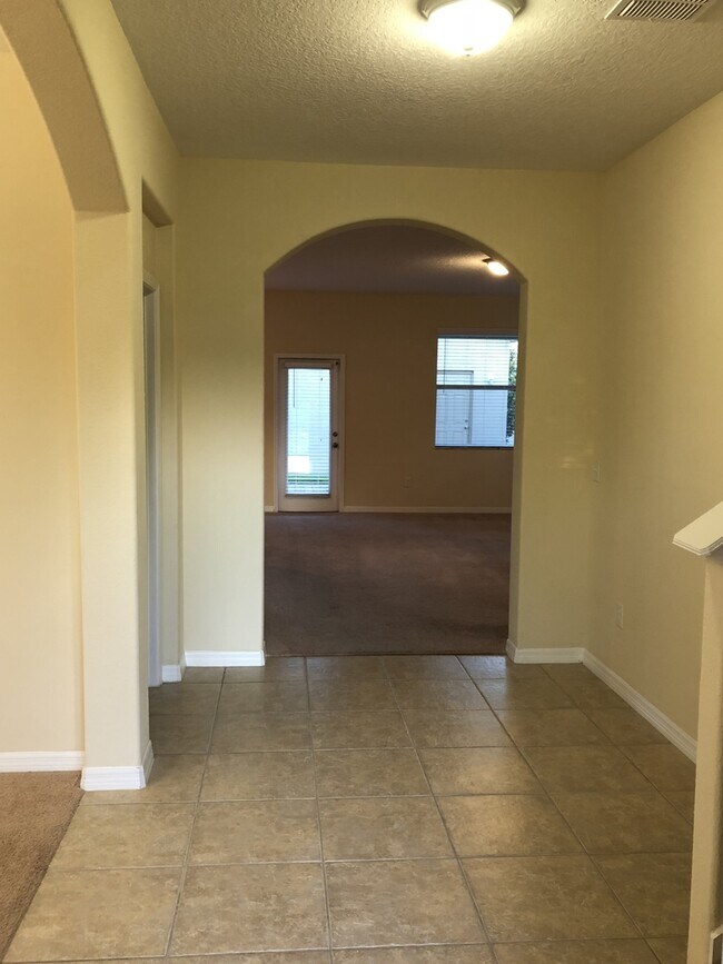 Building Photo - Beautiful Renovated 3/2.5 Located In Independence