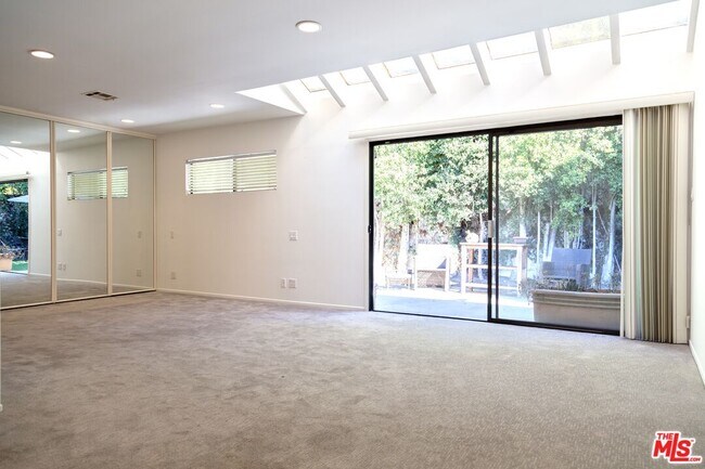 Building Photo - 1228 Peck Dr