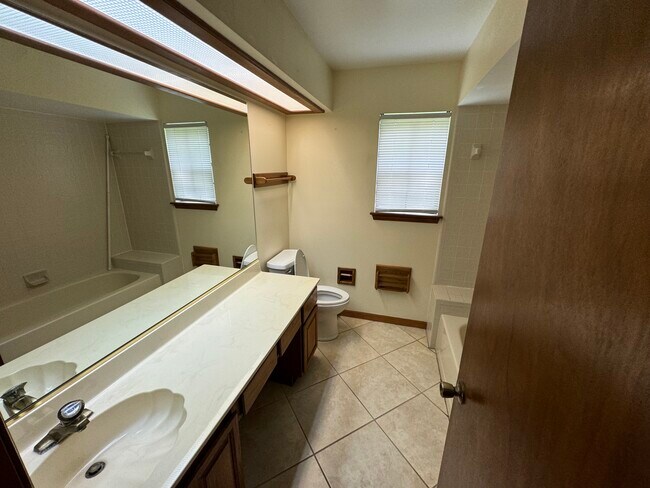 Building Photo - 1003 Chesterfield Cir