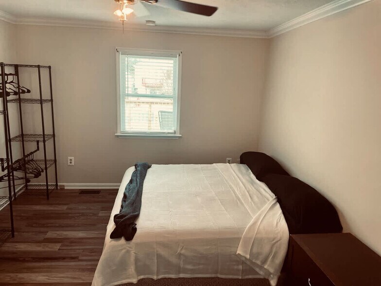 Building Photo - 14380 Calvert St