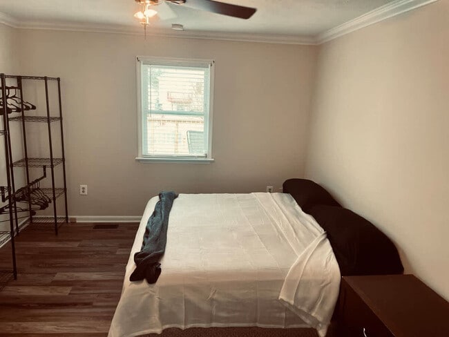 Building Photo - 14380 Calvert St