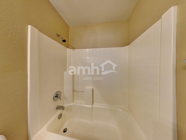 Building Photo - 3221 S 93rd Ave