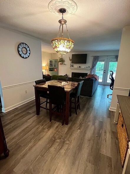 Building Photo - Room in Townhome on Willow Bridge Dr