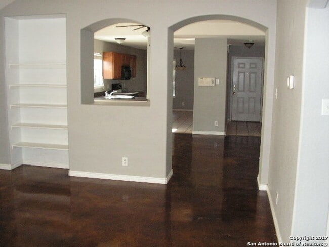 Building Photo - NEW ON MARKET