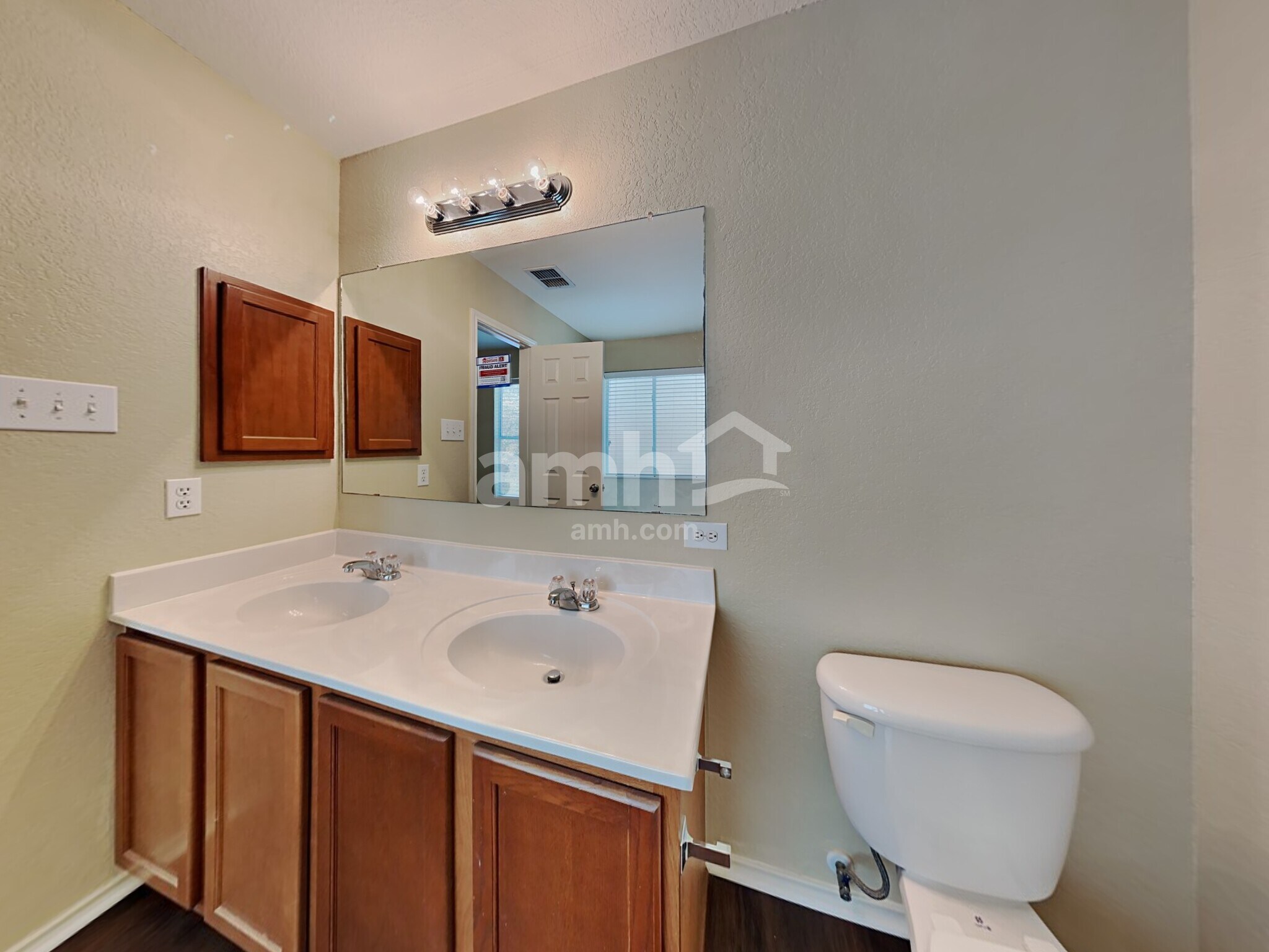 Building Photo - 8531 Silver Brush
