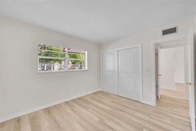 Building Photo - 23 Abbey Ln