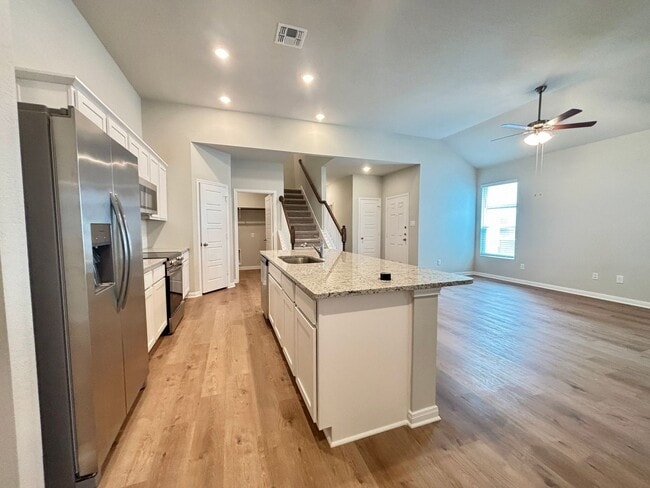 Building Photo - Want luxury living in the Far West ...Look no further...Amanda Park is it!