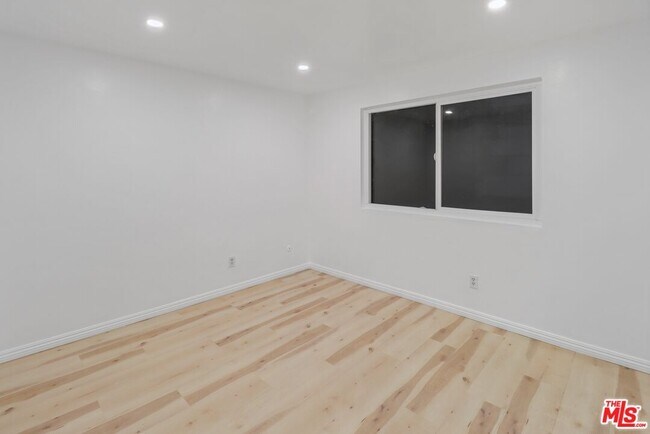 Building Photo - 1222 N Olive Dr