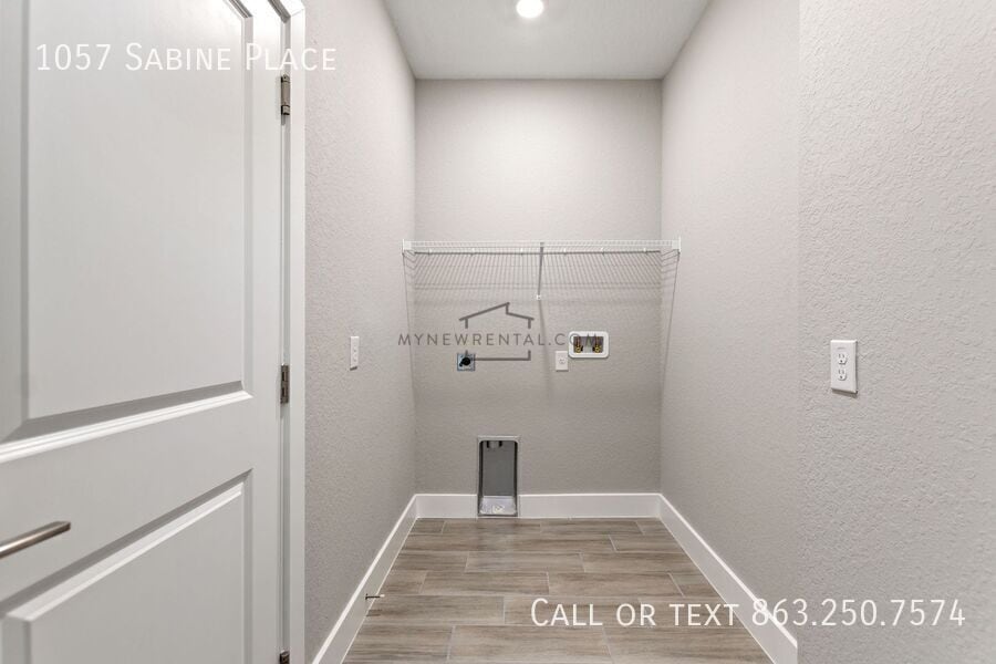 Building Photo - 1057 Sabine Pl