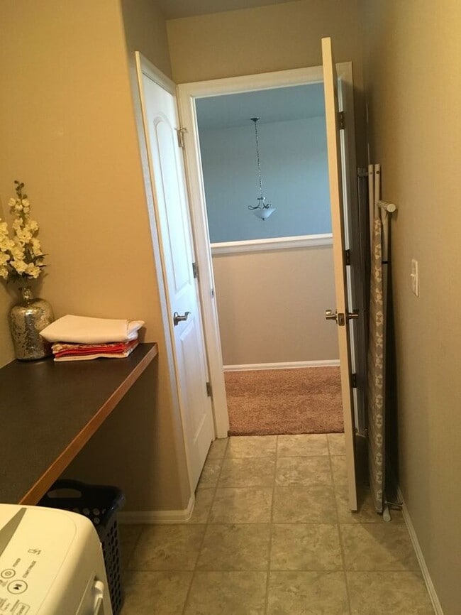 Building Photo - Stunning 3 Bed / 2.5 Bath 2-Story Home in ...