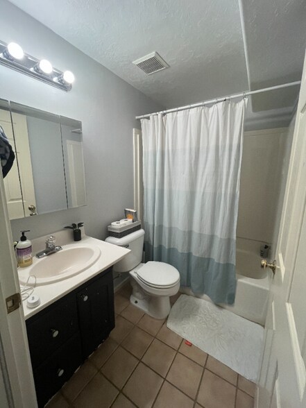 Building Photo - 1776 900 E