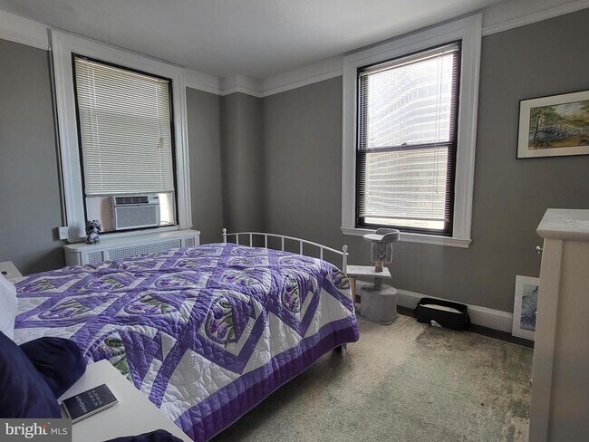 Building Photo - 2031 Locust St