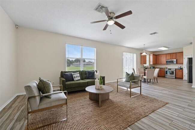 Building Photo - 4 Bedroom 2.5 Bath Two Story Hunters Creek...