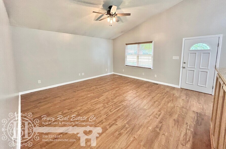 Living Room - Additional View - 1121 E Gilbreath St