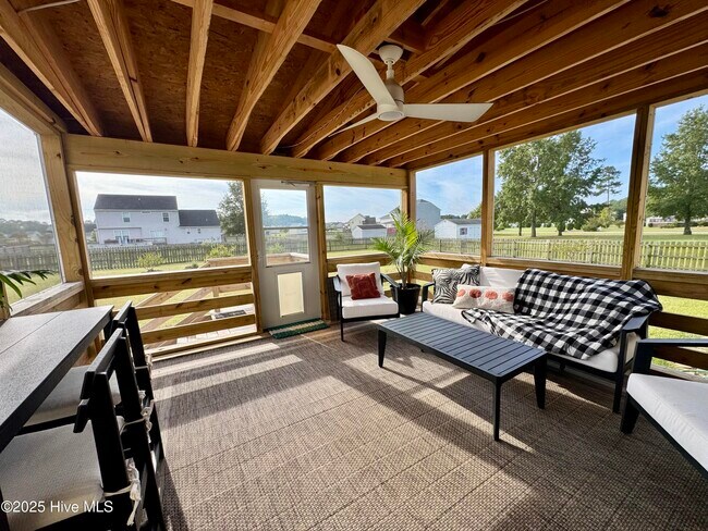 Building Photo - 309 Queenswood Blvd