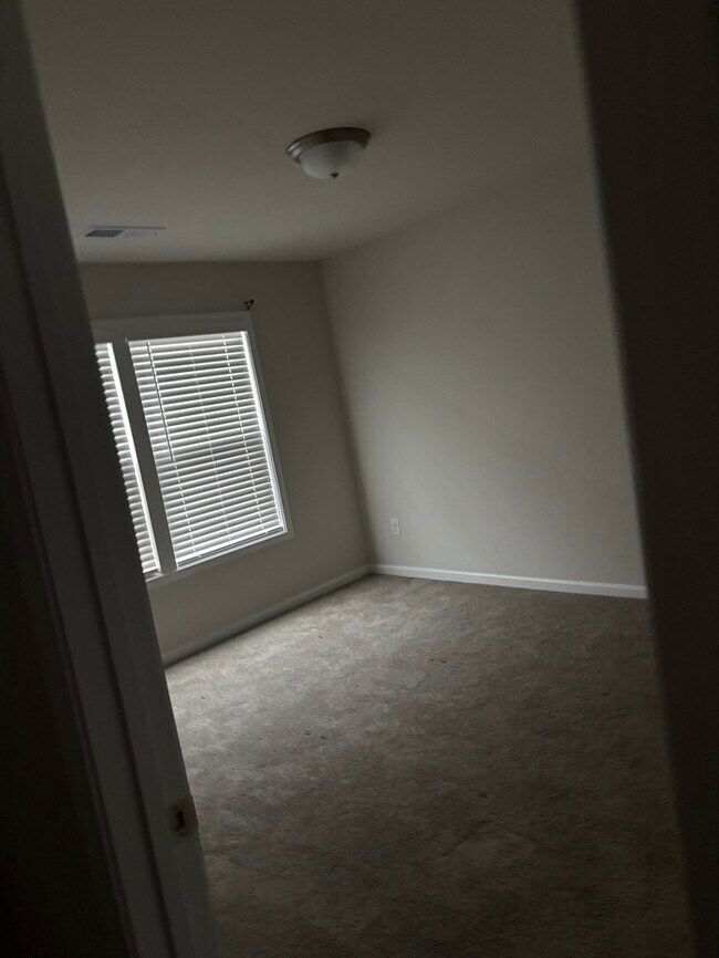 Building Photo - 1057 Field Strip Rd