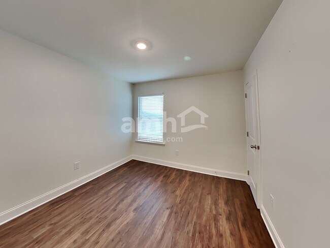 Building Photo - 572 Smt Vw Ln