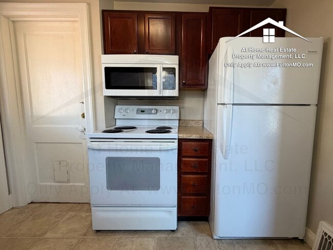 Building Photo - 707 Hollyhock Dr