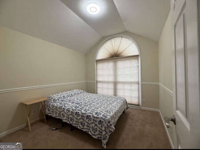 Building Photo - 70 Golden Oaks Dr