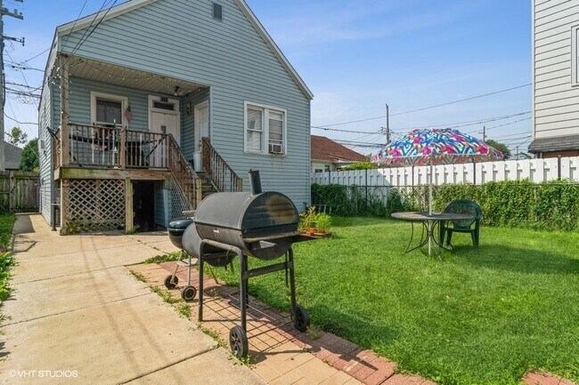 Building Photo - 5131 W Henderson St