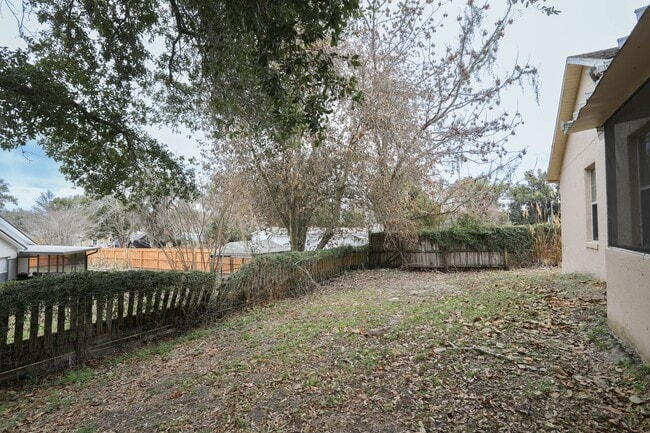 Building Photo - 647 Falling Oak Cove