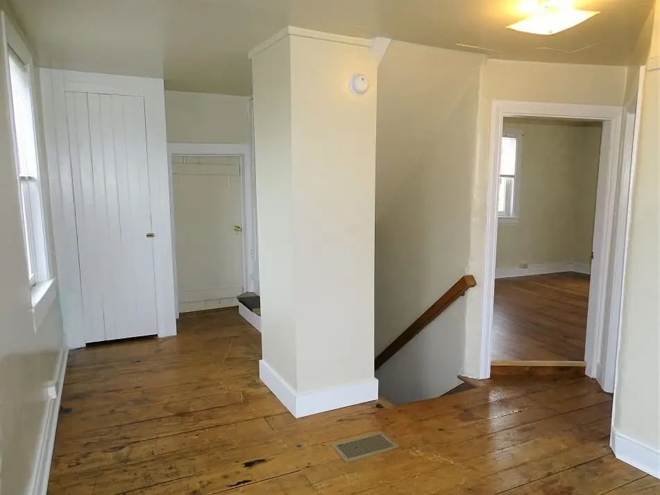 Building Photo - 145 E Main St