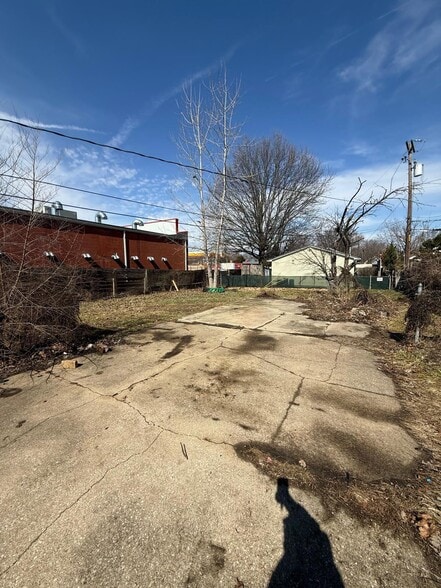 Building Photo - 1236 E Clay St