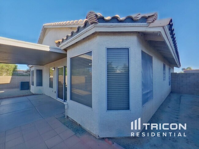 Building Photo - 12209 W Edgemont Ave