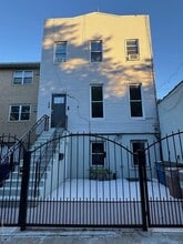 Building Photo - 58 Woodbine St