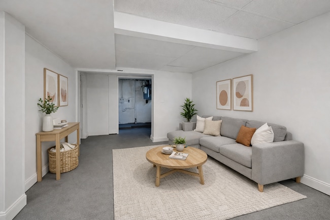 Building Photo - Renovated 3BR Home with Basement & Pet-Friendly Yard in KC