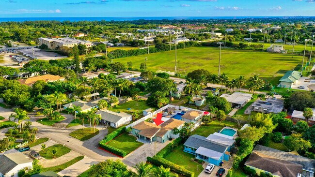 Building Photo - 310 Gulfstream Dr