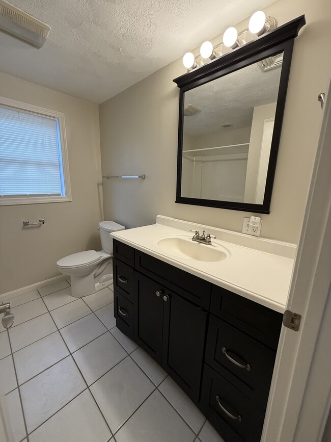 Building Photo - 5 Kensington Park